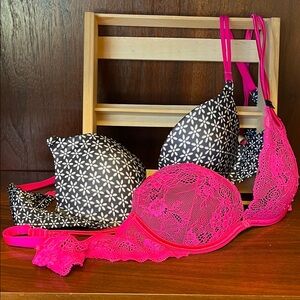 Bundle of Two Victoria’s Secret Women's Bras Size 34A